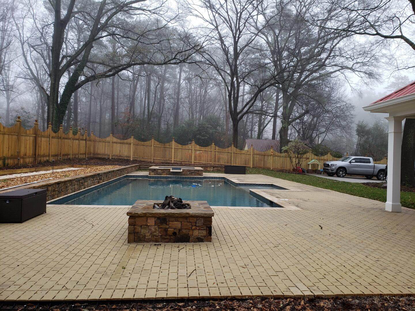 custom swimming pool builders