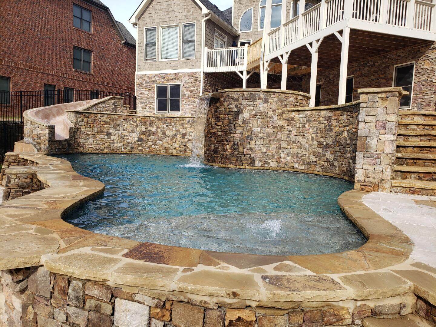 custom swimming pool builders