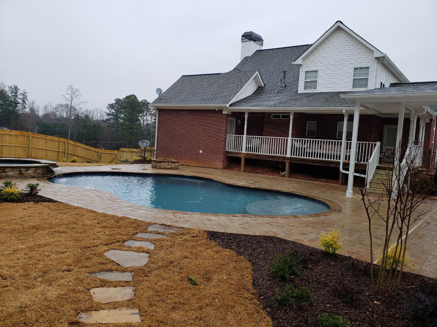 custom swimming pool builders