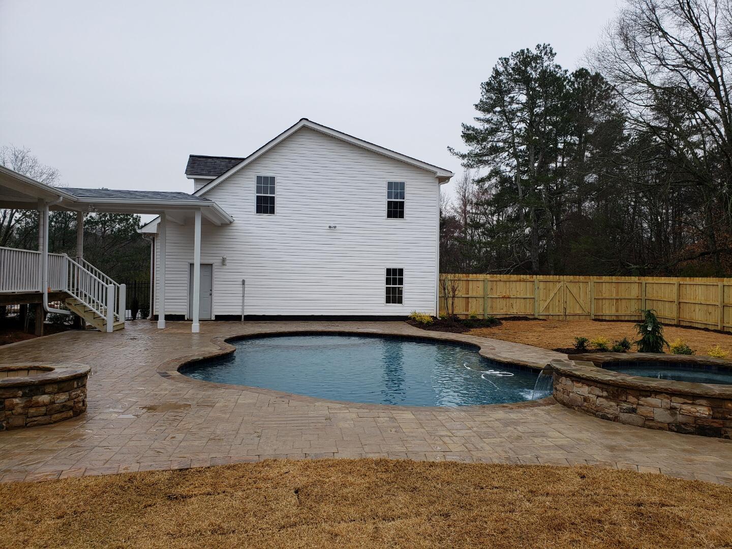 custom swimming pool builders