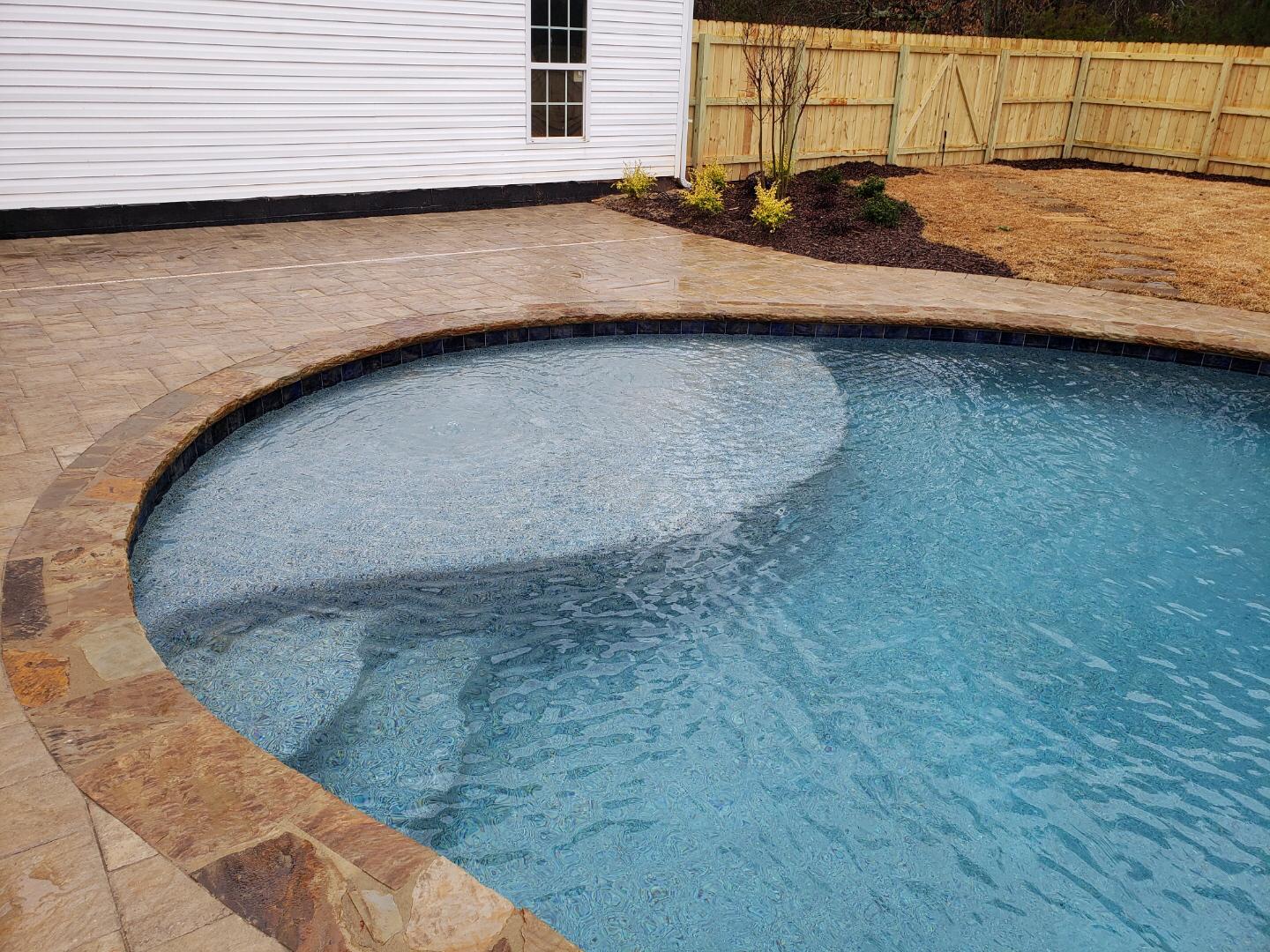 custom swimming pool builders